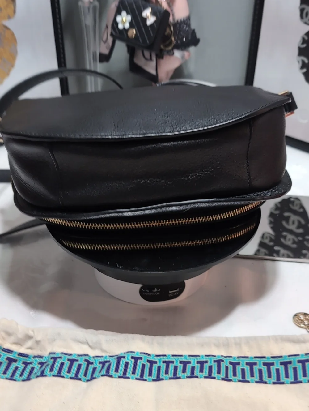 Tory Burch Brody Black Pebbled Leather Saddle Crossbody With Zipper Pocket🔥🔥